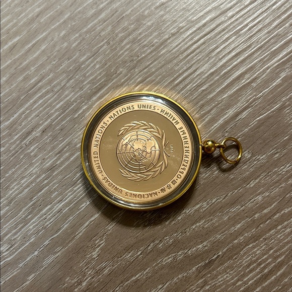 1971 Franklin Mint United Nations Peace Medal - Picture 4 of 4
